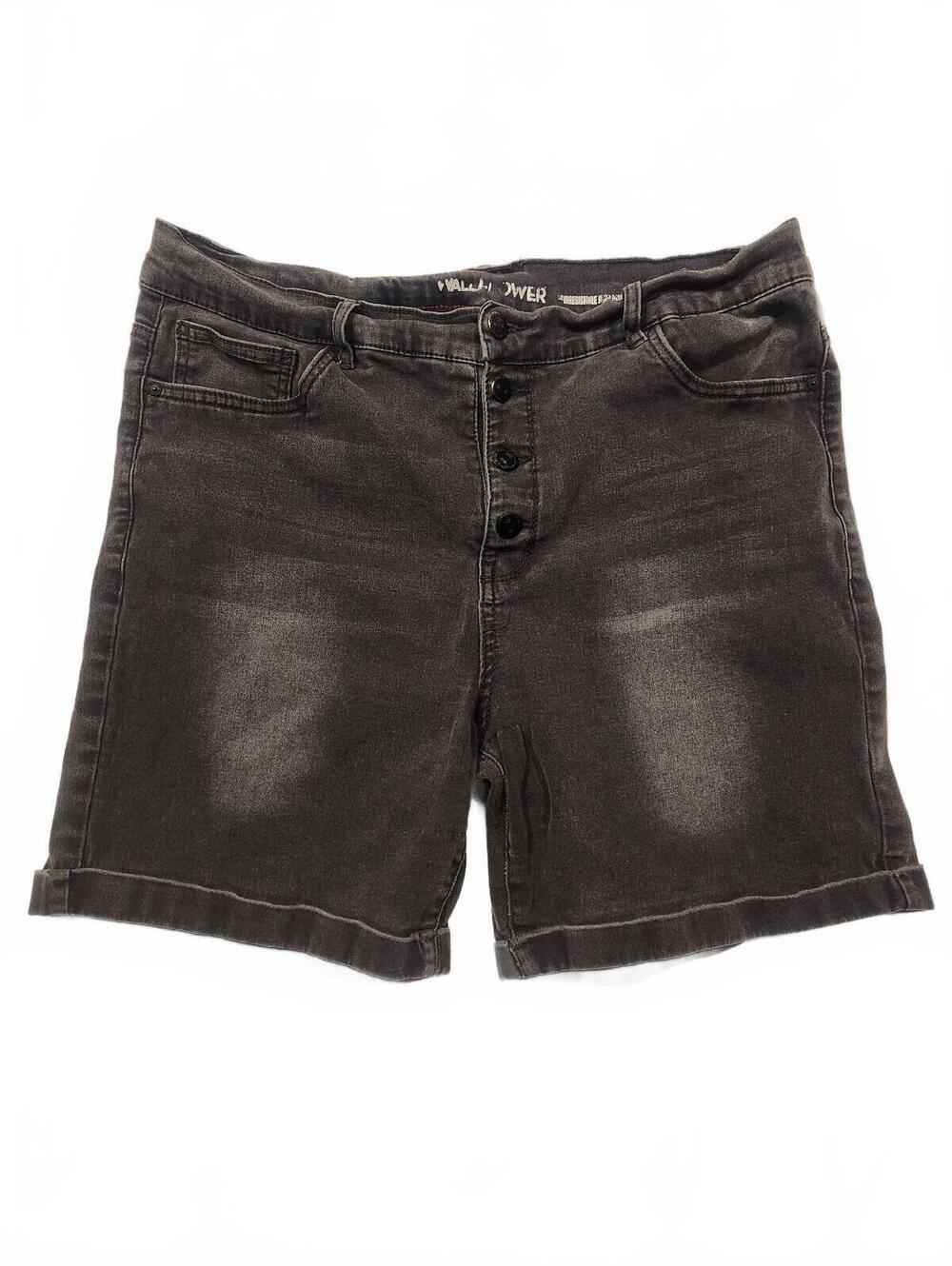 Black Distressed Wallflower Womens Shorts. Size 18. 6 inch inseam. 11 inch rise
